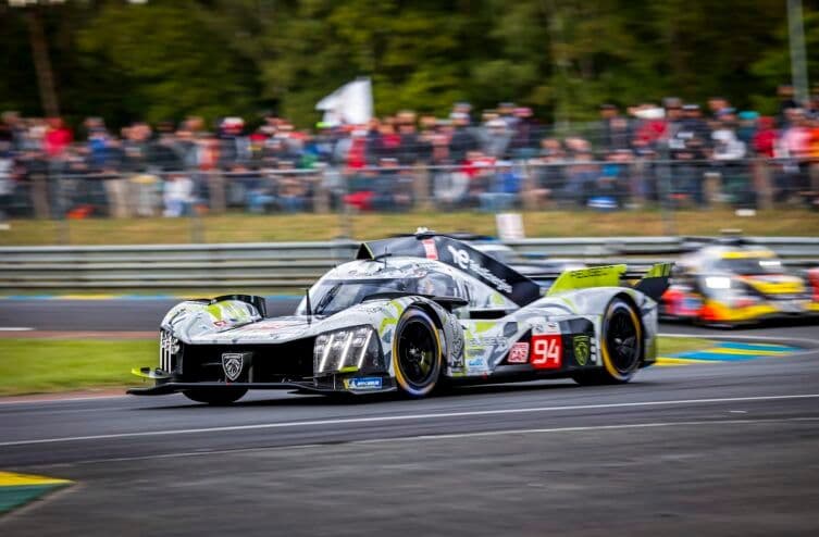 Peugeot 9X8 sur circuit